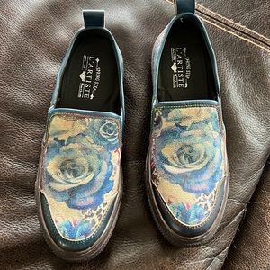 L'Artiste Style: Rosea

Colorful casual slip-on sneaker